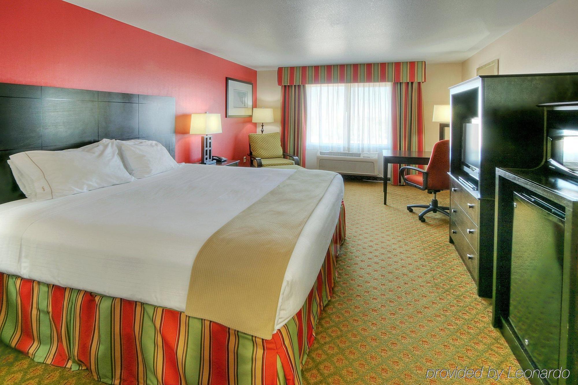 Holiday Inn Express And Suites - Tucumcari, An Ihg Hotel Экстерьер фото